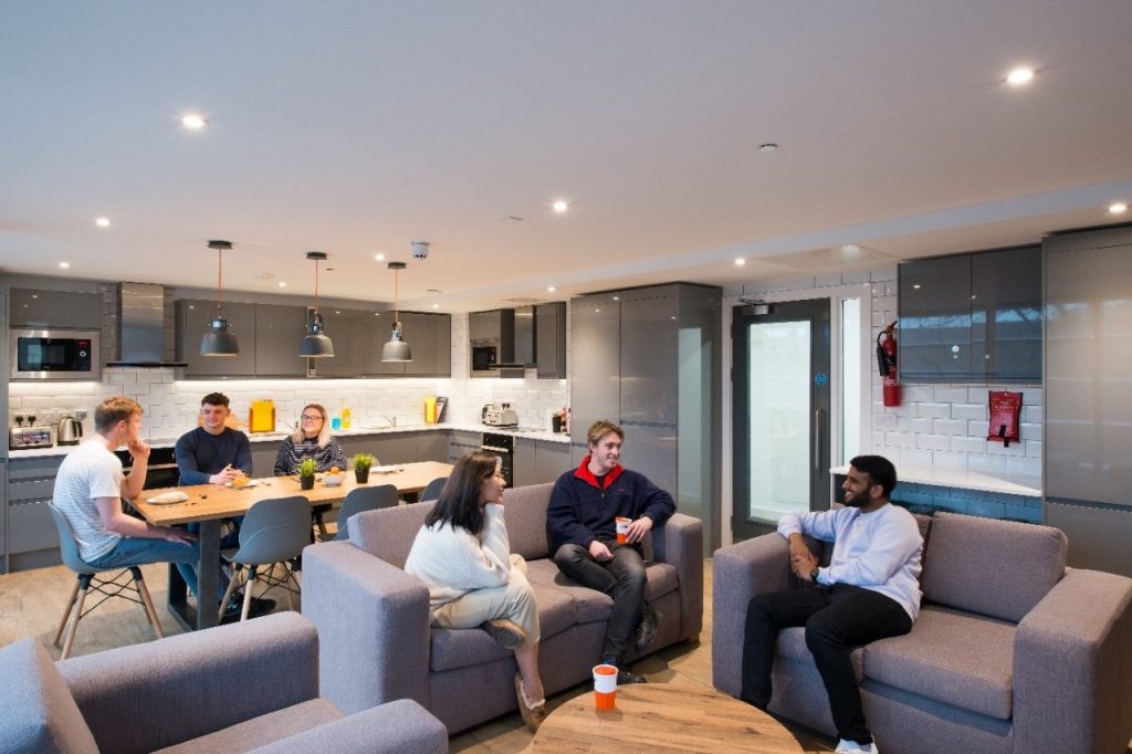 upload/thumbnail_cityblock_-the-benefits-of-living-in-student-accomodation-picture-2-1024x682.jpg